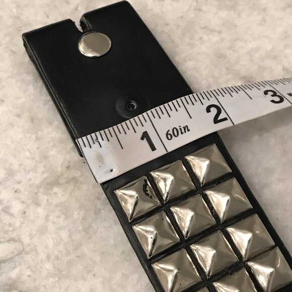 Hot Topic Belt 80s Pyramid Studded Mens XL Black Snap Buckle Punk Goth Emo - Picture 6 of 6